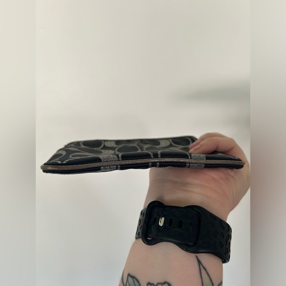 Coach Poppy Wristlet - Picture 5 of 9